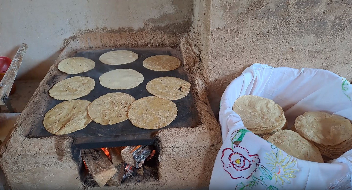 Arte Culinario: Secretos de las Tortillas Hechas a Mano en Nuestro Paraíso Natural